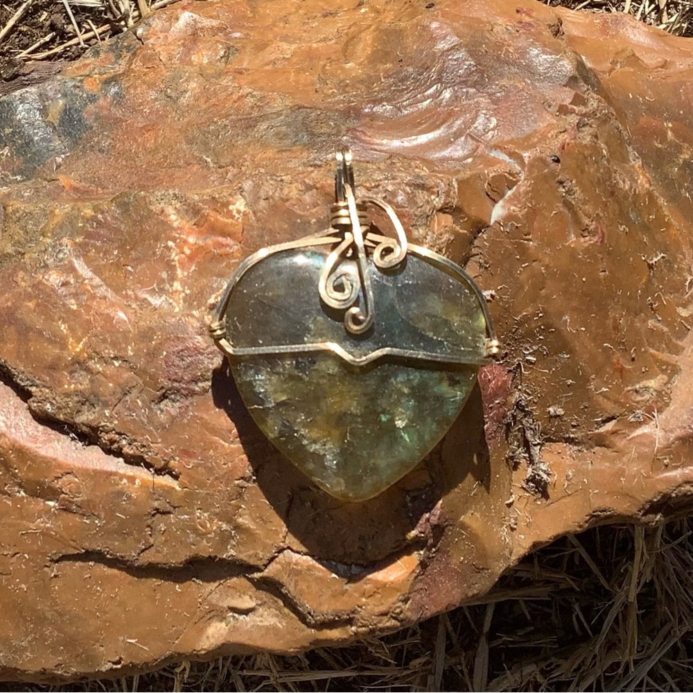 Labradorite Pendant - Picture 3 of 6